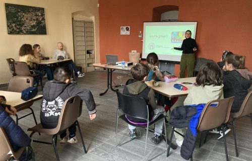 Débat d'écrans à Gordes en 2024